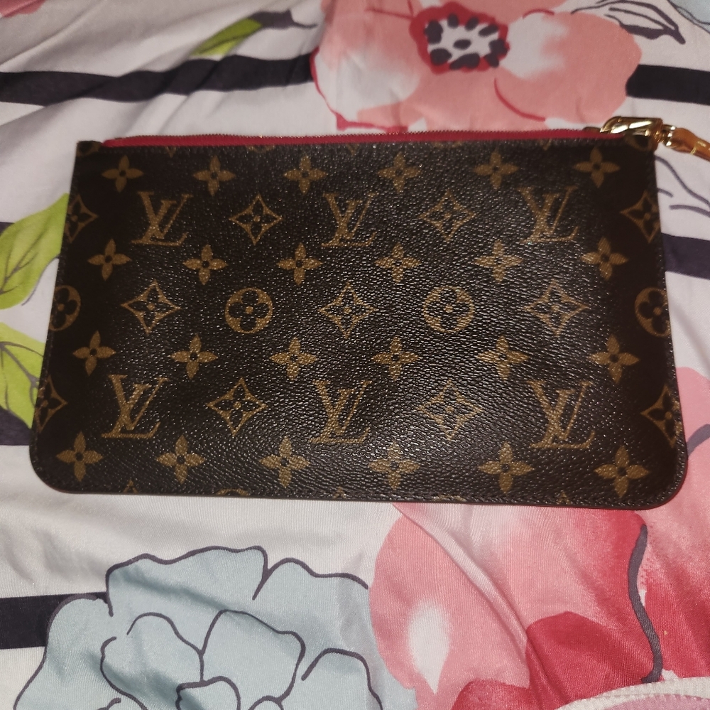 Louis Vittuion wristlet